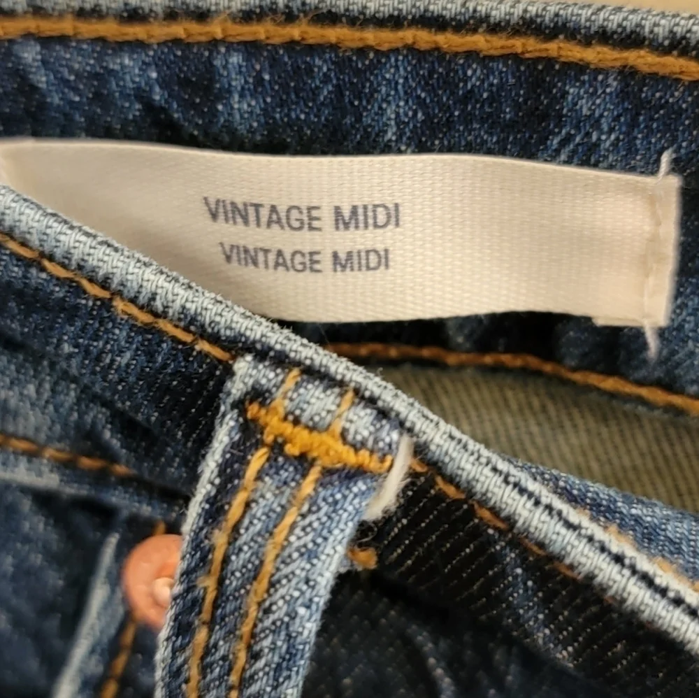 NWT Universal Thread | Vintage Midi Denim Jean Cut-Off High Rise Shorts Size 8